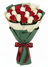 Букет Микс из красных и белых роз в Анапской