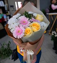 Букет цветов из:  Герберы, Розы и Хризантемы в Анапской