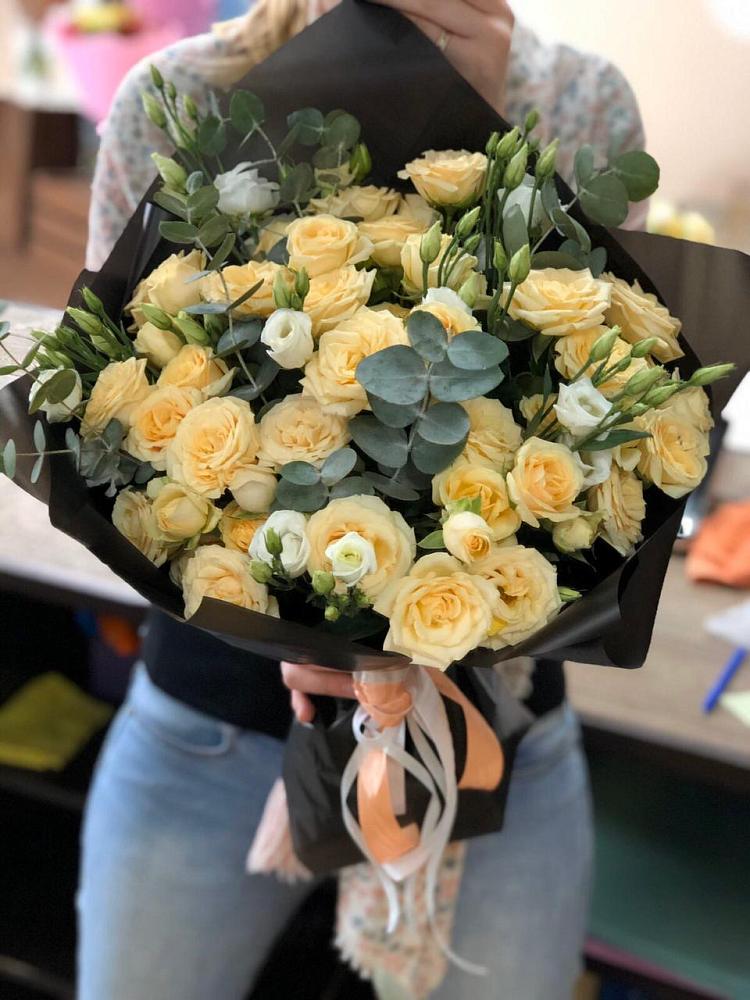 Букет цветов из: Розы и Лизиантусы в Анапской