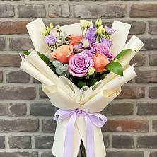 Букет цветочные ноты в Анапской Букет цветов из:  Лизиантусы и Розы в Анапской