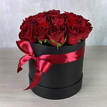 Цветочная композиция из Розы в шляпной коробке в Анапской