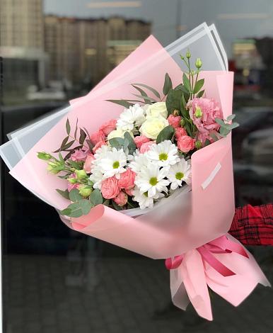 Букет цветов из: Розы, Лизиантусы и Хризантемы в Анапской