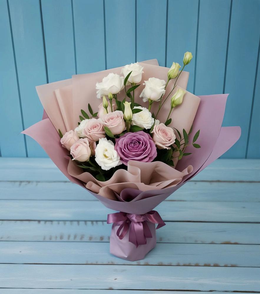 Букет цветов из: Розы и Лизиантусы в Анапской